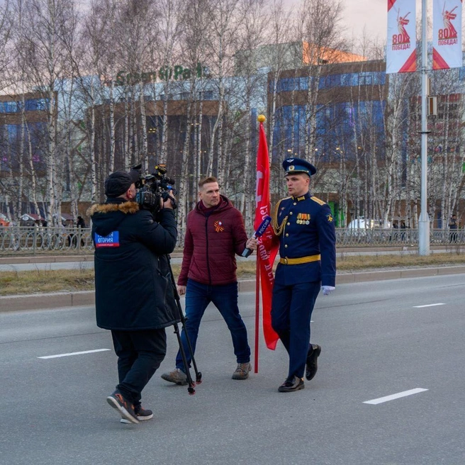 СМИ успевали общаться с солдатами, участвующими в параде | Источник: Типичный краб Нижневартовск / T.me