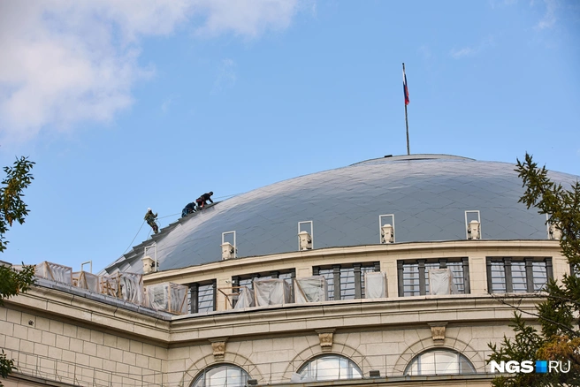 Работы снаружи продвигались достаточно быстро | Источник: Александр Ощепков / NGS.RU