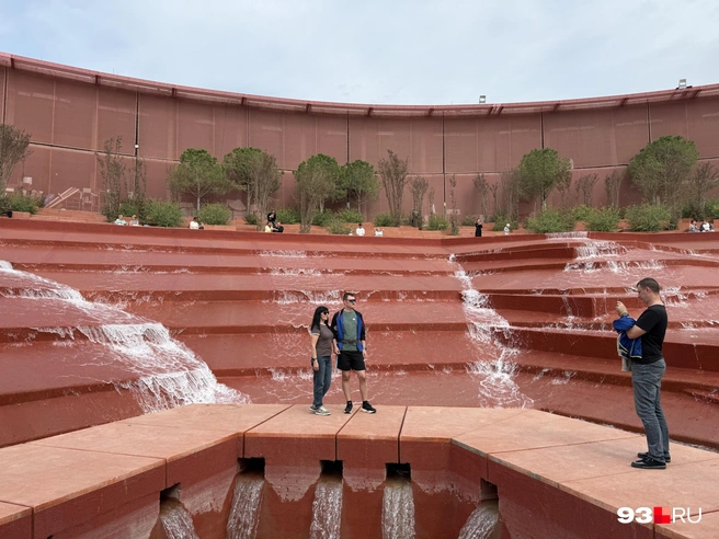 Самая популярная точка для фото в новом водном амфитеатре | Источник: Валерия Дульская / 93.RU