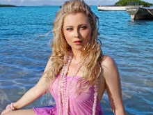 Лена Ленина набирает килограммы на отдыхе