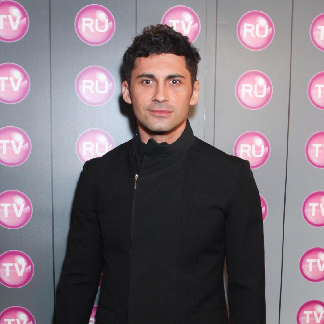 Постарел, похудел, отрастил волосы: поклонники не узнали 47-летнего Дана Балана на последнем концерте