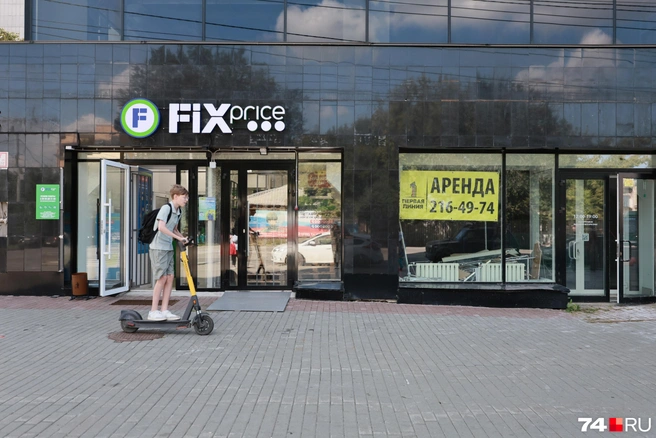FixPrice предпочел вход с улицы | Источник: Наталья Лапцевич