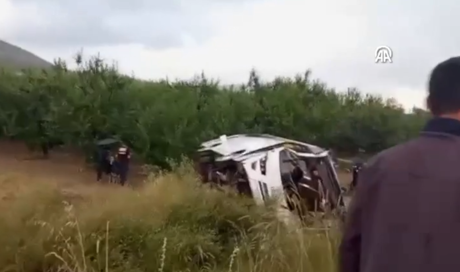 Погибли четыре человека: автобус с туристами разбился в Турции — видео с места ЧП