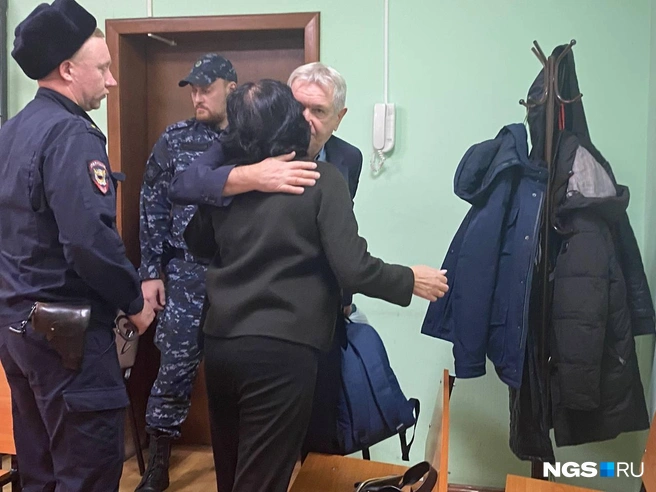 Из зала суда Алексея Нечунаева увели в наручниках | Источник: Эмиль Фукс / NGS.RU