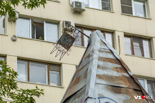 Полноценно восстановить уникальный детский городок нет желания ни у администрации Волгограда, ни у управляющей компании | Источник: Константин Завриков / V1.RU