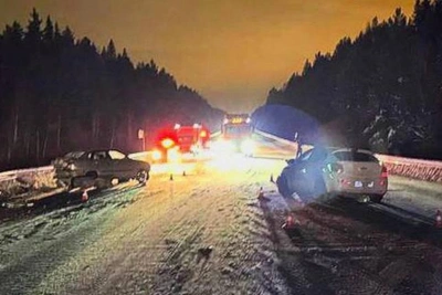 На Урале водитель не справилась с управлением на заснеженной дороге