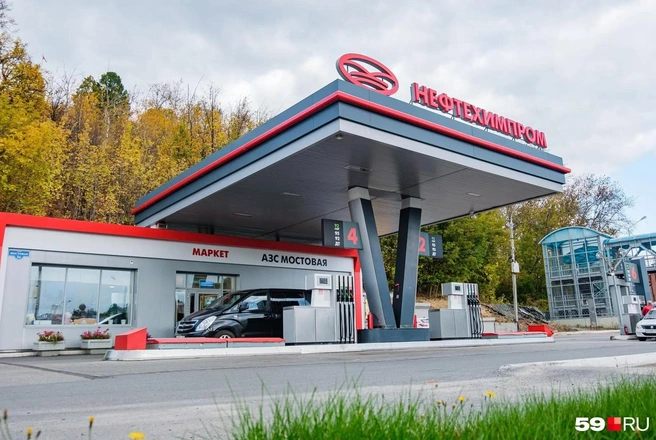 «Нефтехимпром» ввел на заправках перерывы | Источник: Тимофей Калмаков / 59.RU