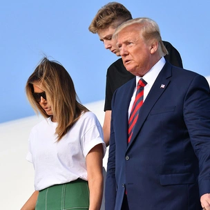 Трампы вернулись в Белый дом после отпуска