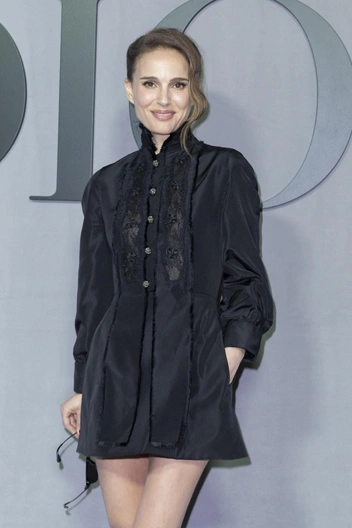 Натали Портман на показе Dior.