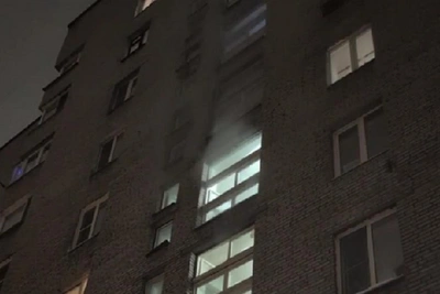 Пар из подвала держит жильцов дома в заложниках