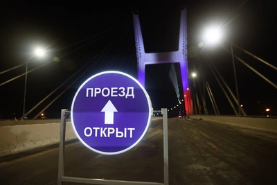 Первые автомобили проехали по новому мосту в Новосибирске