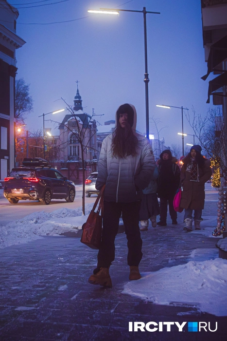 А люди куда-то всё идут и идут | Источник: Арсений Чекмарев / IRCITY.RU