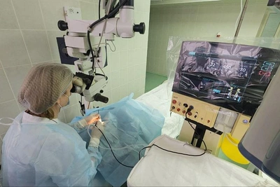 Новый аппарат для операций на глазах в Туле