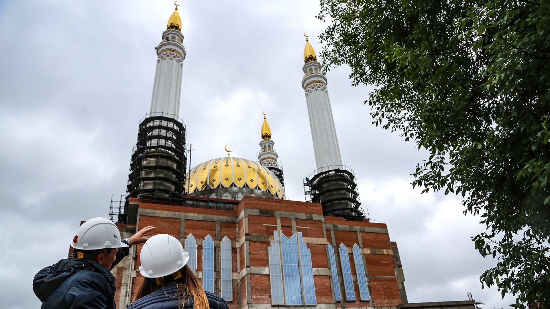 «Как нам деньги давать? Мы же уже пересобачились»: князь-застройщик — о возведении уфимской мечети «Ар-Рахим»