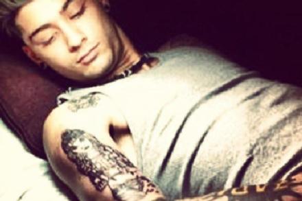 «Когда стирать будет?»: фанаты считают, что Зейн Малик сделал тату в честь Джиджи Хадид