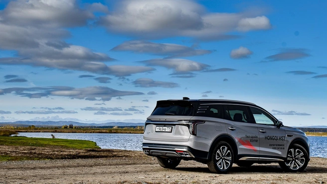 Hongqi HS7 сделан по типичному рецепту кроссовера нашего времени. Базовый привод — передний, задние колеса подключаются по требованию через муфту | Источник: Артем Краснов