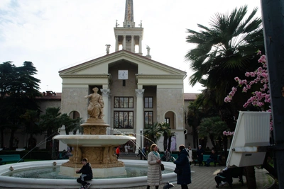 В Сочи проходят учебные стрельбы в морском порту