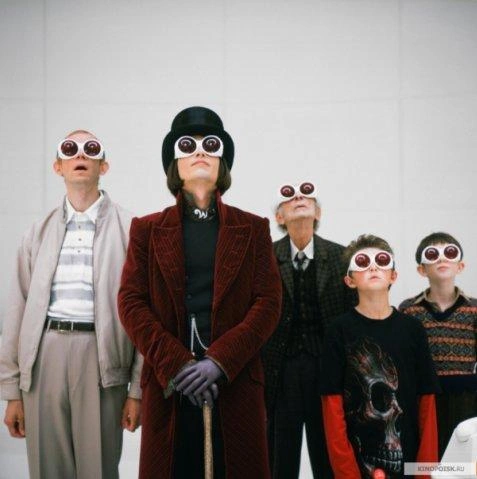 Кадры из фильма «Чарли и шоколадная фабрика» | Источник: Kinopoisk.ru