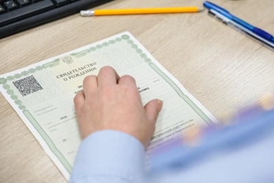 За красную печать о гражданстве просят 4000 рублей