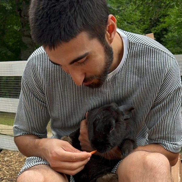 Животных на ферме можно гладить и кормить | Источник: из личного архива Евгении