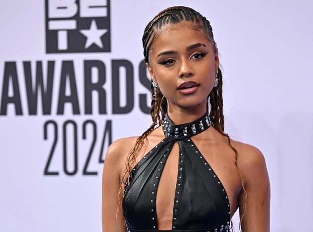 Винтаж Versace и бриллианты на сотни тысяч долларов: Tyla на BET Awards 2024