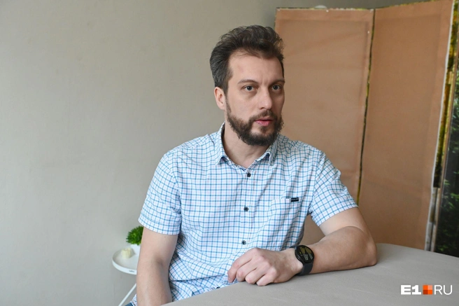 Сначала Владислав хотел отучиться на барбера, но это было дорого и рискованно | Источник: Дмитрий Емельянов / E1.RU