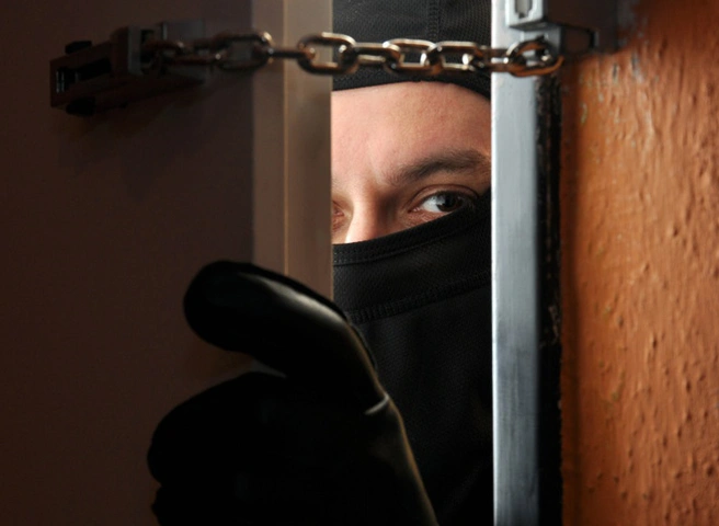 Лжегазовщики обокрали квартиру в Рязани | ya62.ru