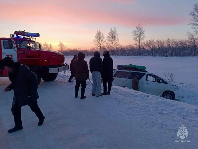 Авария случилась на федеральной трассе | Источник: пресс-служба МЧС по Алтайскому краю