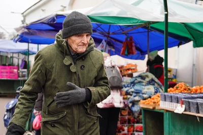 «Перестала покупать капли»: москвичи о низких пенсиях