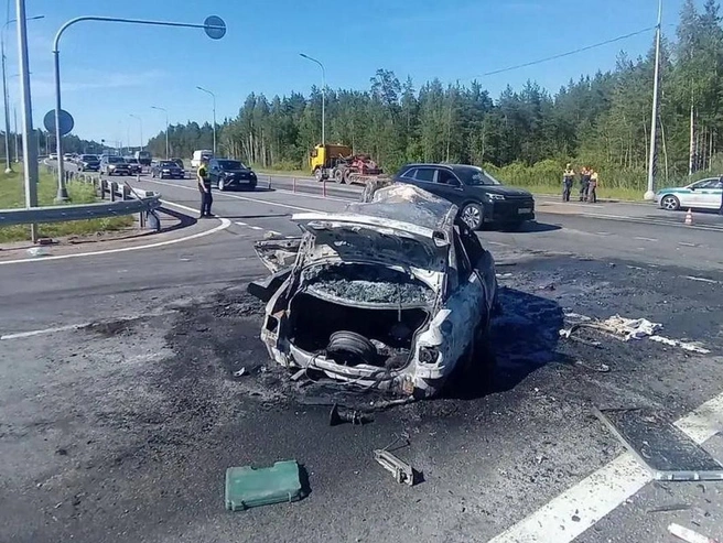 Столкновение Audi и Volvo на трассе Петербург — Псков случилось днём 17 июля | Источник: Официальный телеграм-канал ГУ МВД России по Санкт-Петербургу и Ленинградской области