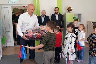 Алексей Беспрозванных поздравил детей в Черняховском округе