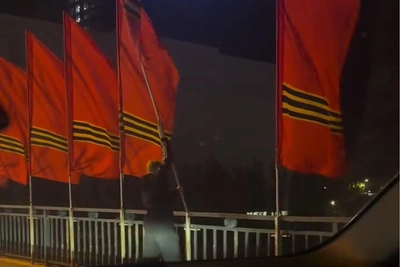 «Ведут себя, будто им всё можно»: в Волгограде сорвали флаги