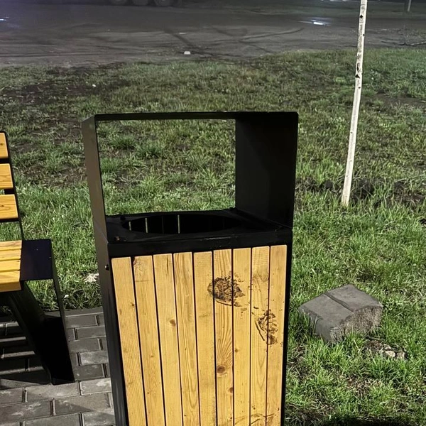 По урне зачем-то били ногами | Источник: Подслушано в Кораблино / Vk.com