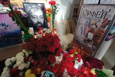 «Театр будет жить»: Екатеринбург простился с Николаем Колядой