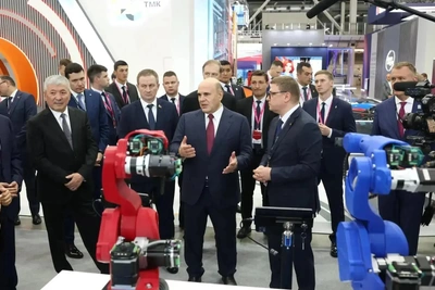 Мишустин посетил стенд Челябинской области на ИННОПРОМ