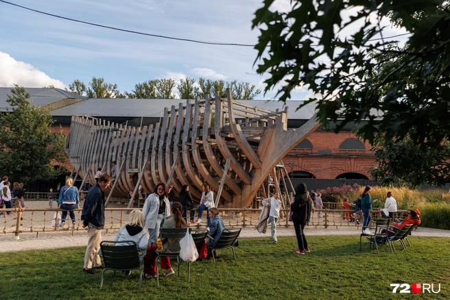 Занятие себе находят и взрослые, и дети | Источник: Ирина Шарова / 72.RU