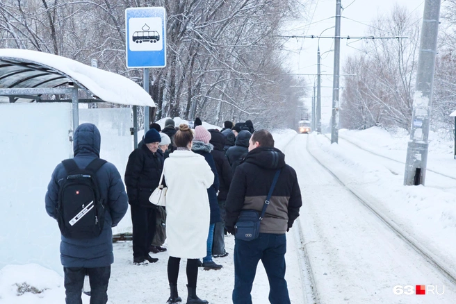 Одевайтесь по погоде, выходя в понедельник на остановку | Источник: Роман Данилкин / 63.RU