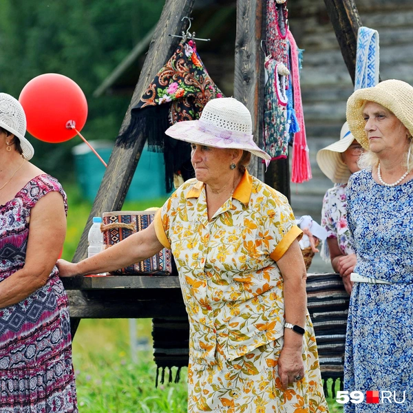 Женщины в шляпках — настоящие звезды, выглядят эффектно | Источник: Ирина Тропина / 59.RU