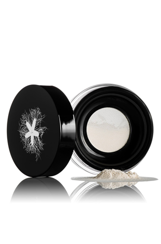 Матирующая рассыпчатая пудра Diaphanous. Средство не высушивает кожу, а ухаживает за ней.