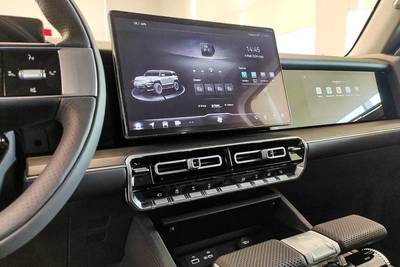 Shakhunya Buys Electric Car for 5M Rubles ($52,600)