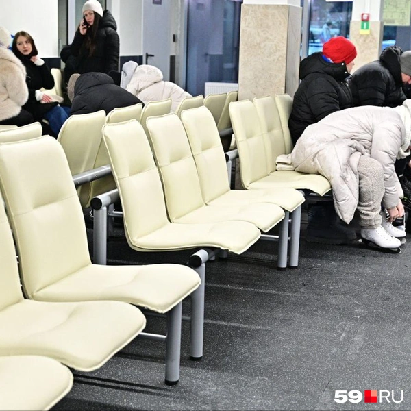 В зале есть и мягкие стулья | Источник: Василина Любимова / 59.RU