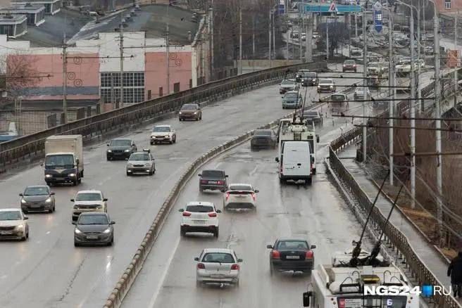 Это важная дорожная артерия города | Источник: Мария Ленц / NGS24.RU