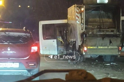 Bus-Garbage Truck Collision Blocks Yegorshinsky Approach