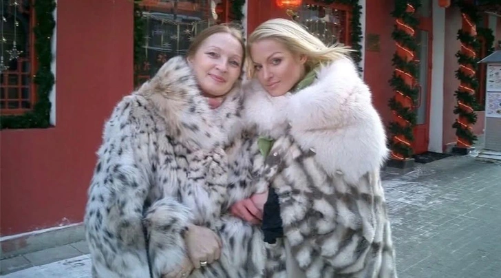 Волочкова поздравила маму 