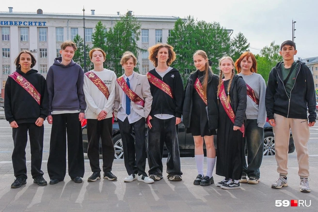 Возможно, кто-то из этих ребят пойдет учиться в Политех, что за их спинами | Источник: Тимофей Калмаков / 59.RU