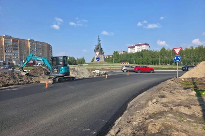 В Сургуте открыли движение у памятника основателям города