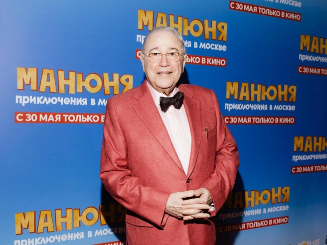 Юморист стал активно вести соцсети, принимать участие в фотосессиях и поменял стиль одежды | Источник: Андрей Калмыков / Woman.ru