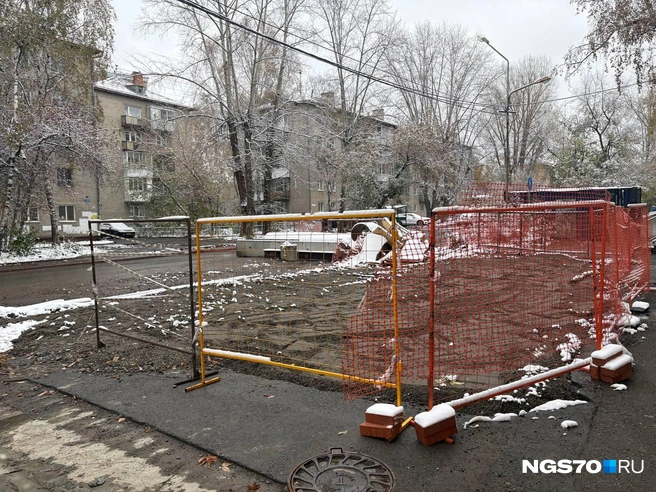Ограждение на месте  | Источник: Мария Лобанова / NGS70.RU 