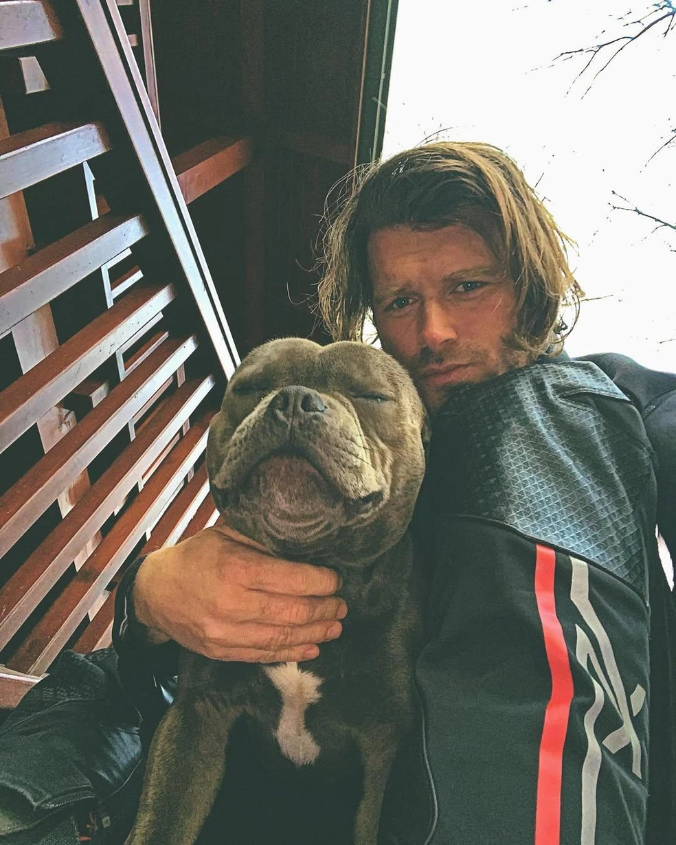 Впрочем, животных этот актер любит очень сильно | Источник: kivanctatlitug / Instagram (экстремистская организация, деятельность запрещена на территории РФ)