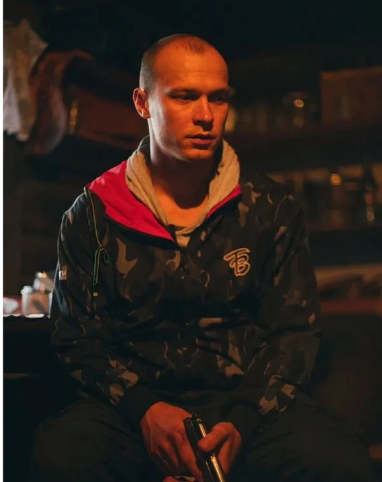 Кадр из фильма с Юрой Борисовым в двусторонней куртке | Источник: Avito.ru / yakutsk